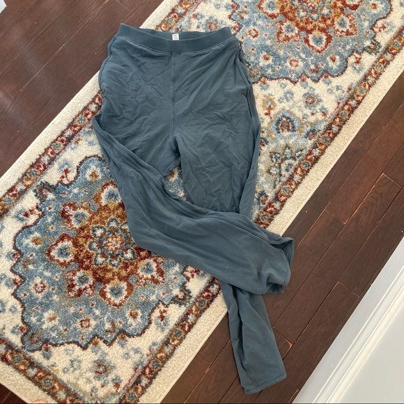 Every moment pants Lululemon sea steel 4! - Picture 5 of 8